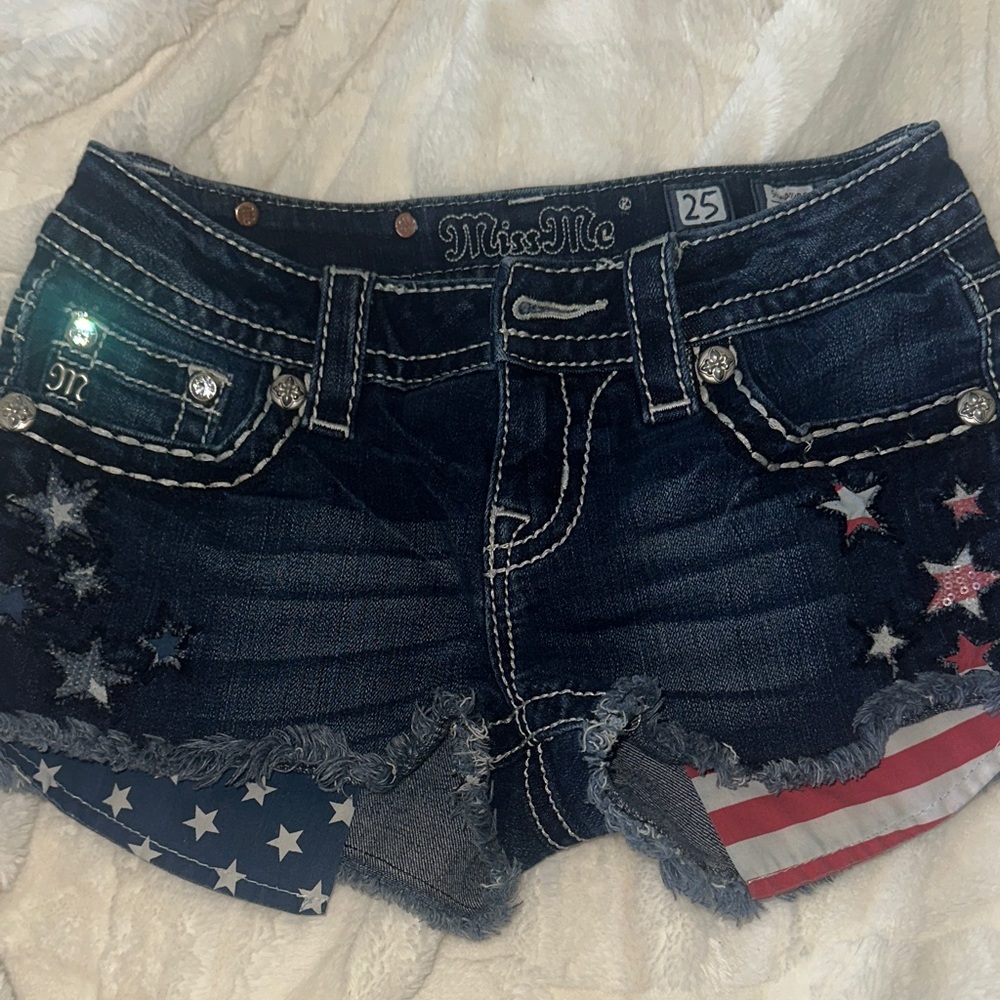 MISS ME Shorts Women's Size 25 Distressed Cut Off USA Flag Pockets